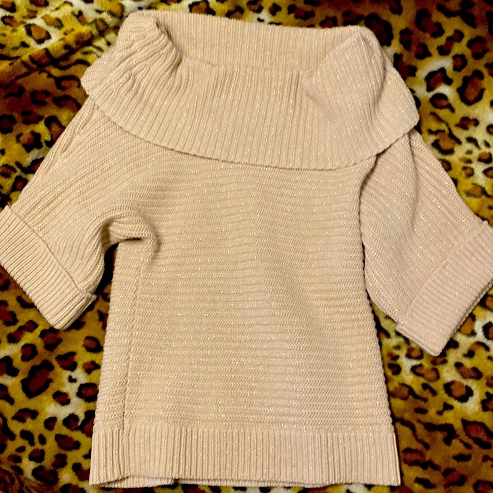 Women gold sweater from black and white size XS
